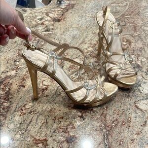 Pelle Moda- Elegant Gold Strappy Heels 👠 S:11 5.5” Heel height